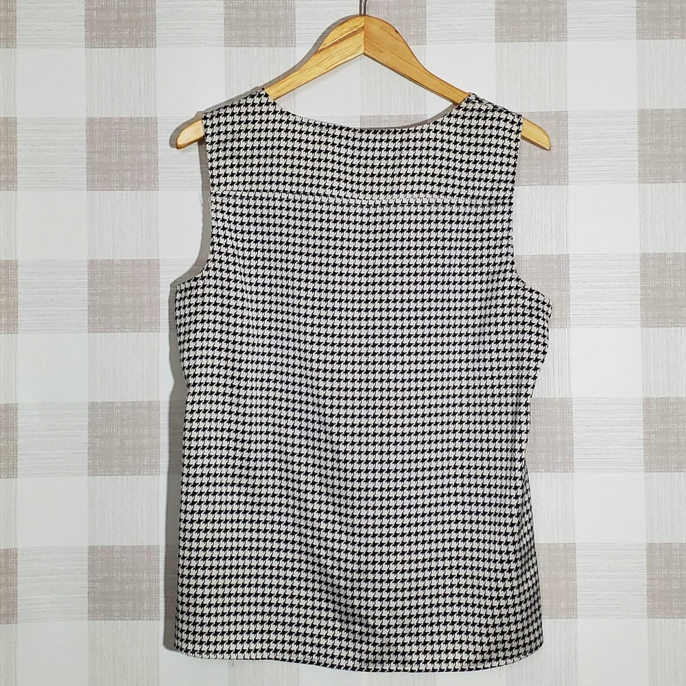 Classic Houndstooth Shell Top - Picture 2 of 2